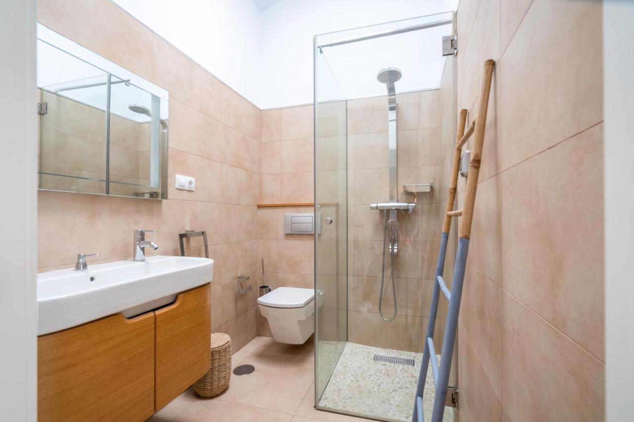 Bonito Bungalow Con Piscina Junto A La Playa San Bartolomé Eksteriør billede